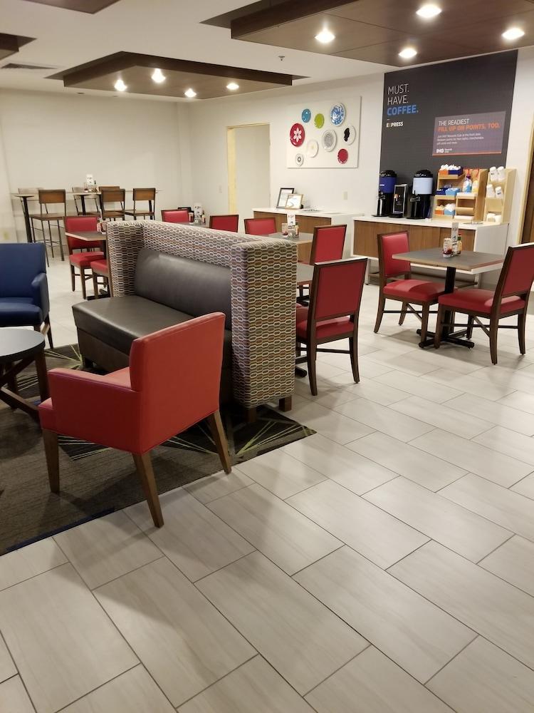 Holiday Inn Express By Ihg Douglas Eksteriør bilde