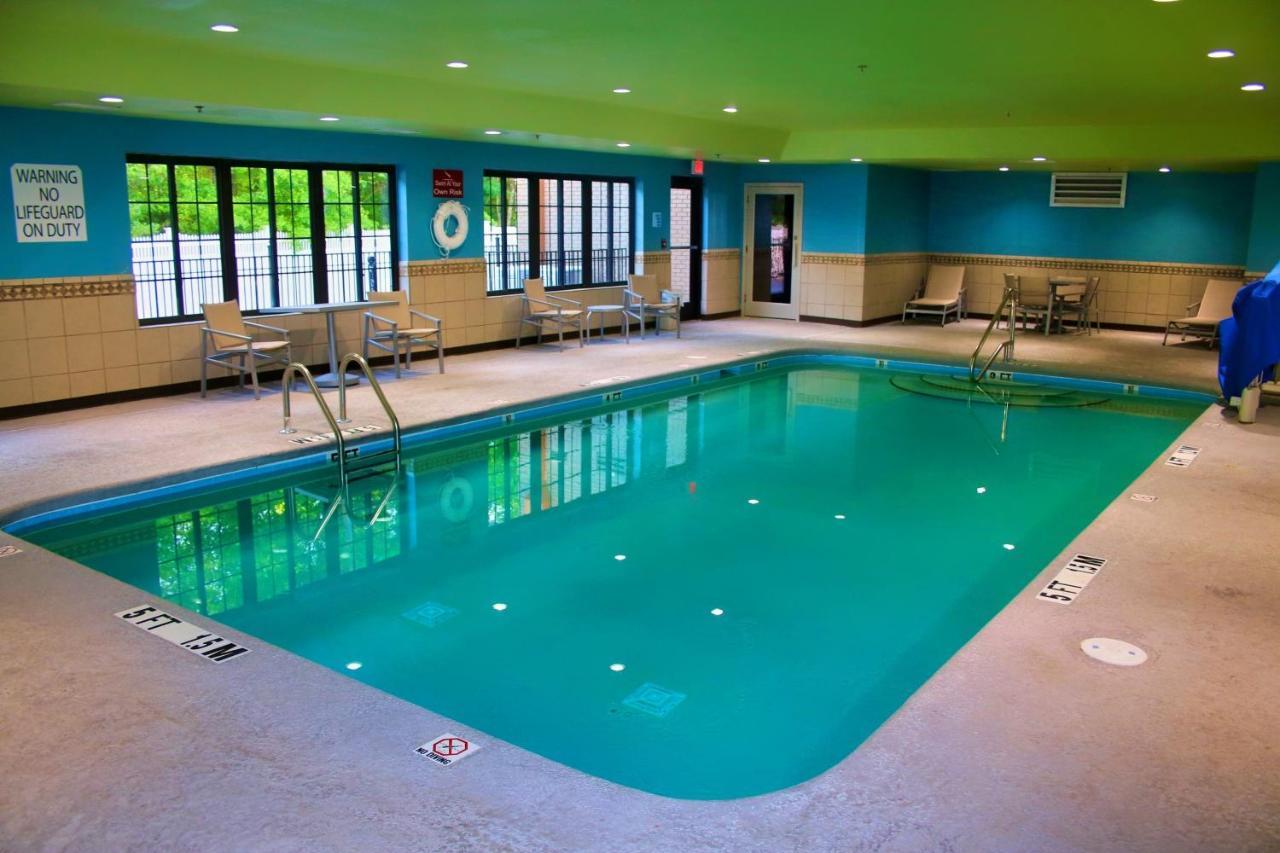 Holiday Inn Express By Ihg Douglas Eksteriør bilde