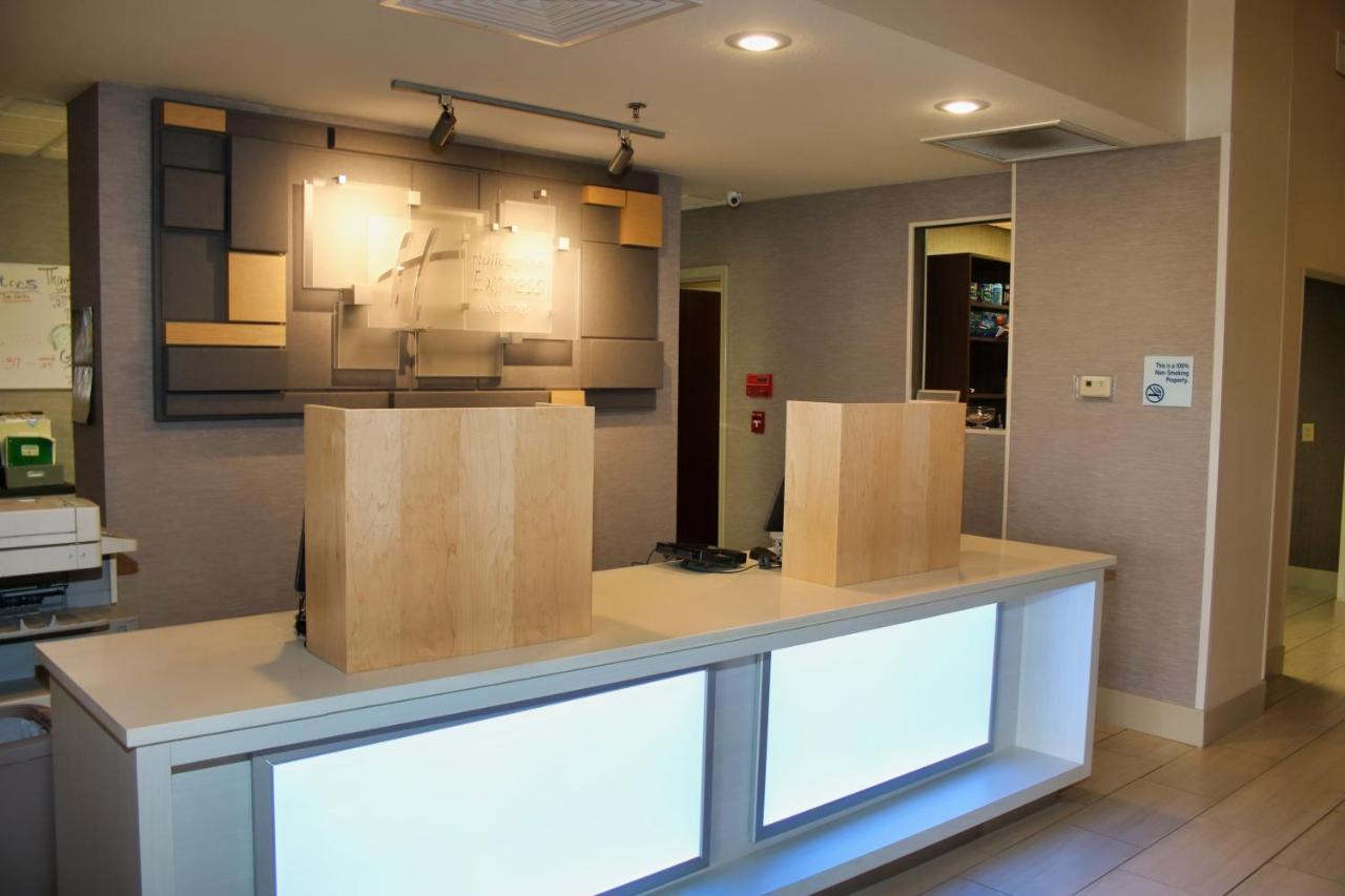 Holiday Inn Express By Ihg Douglas Eksteriør bilde